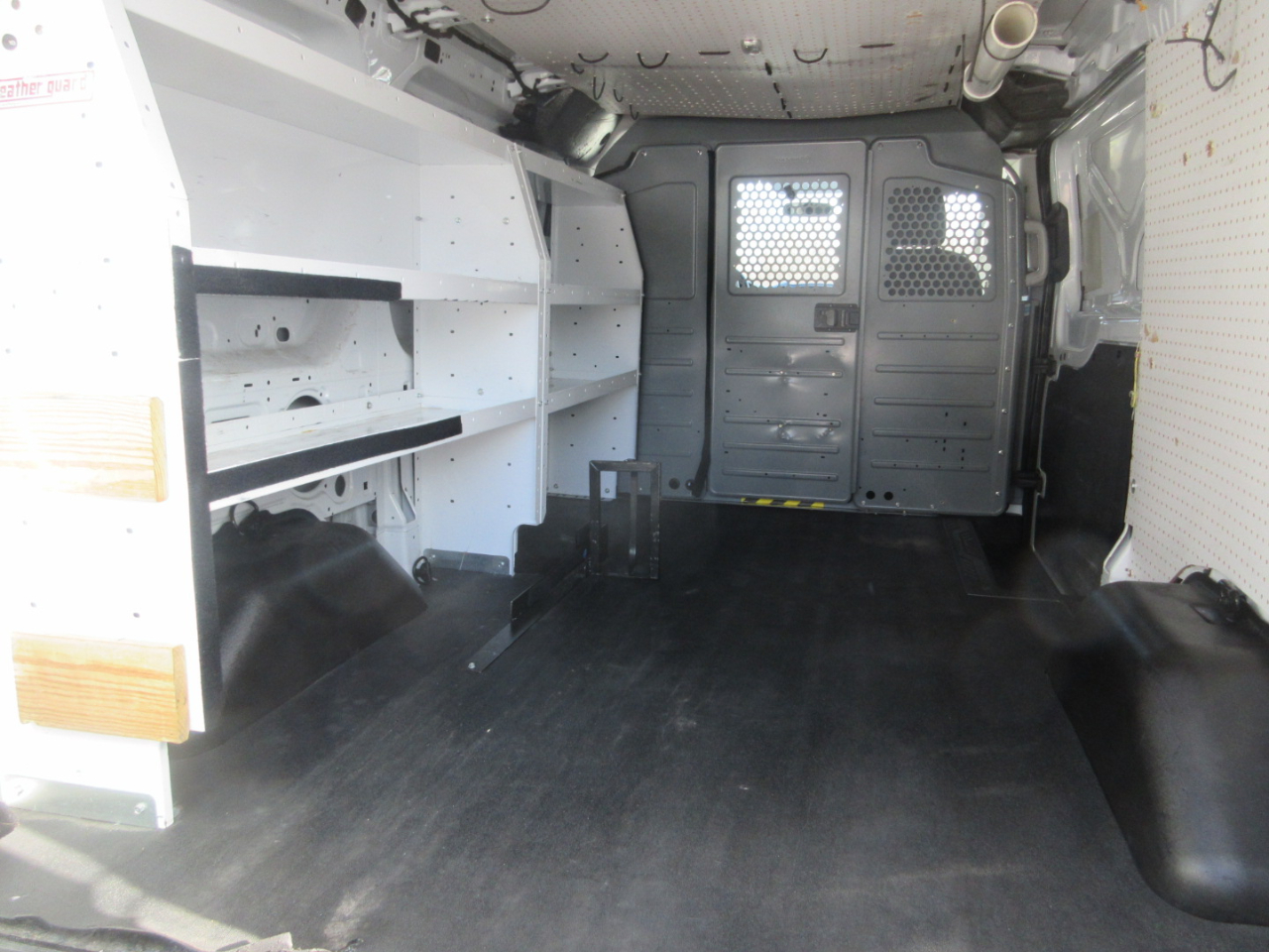 Ford Transit 250 Van Low Roof w/Sliding Pass. 130-in. WB 2015