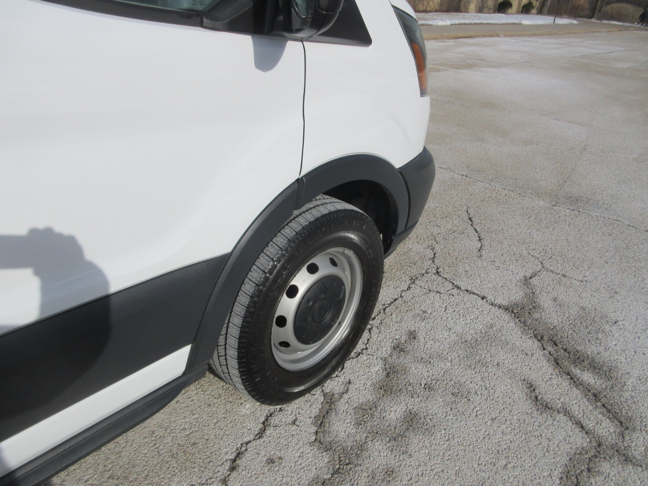 Ford Transit 250 Van Low Roof w/Sliding Pass. 130-in. WB 2015