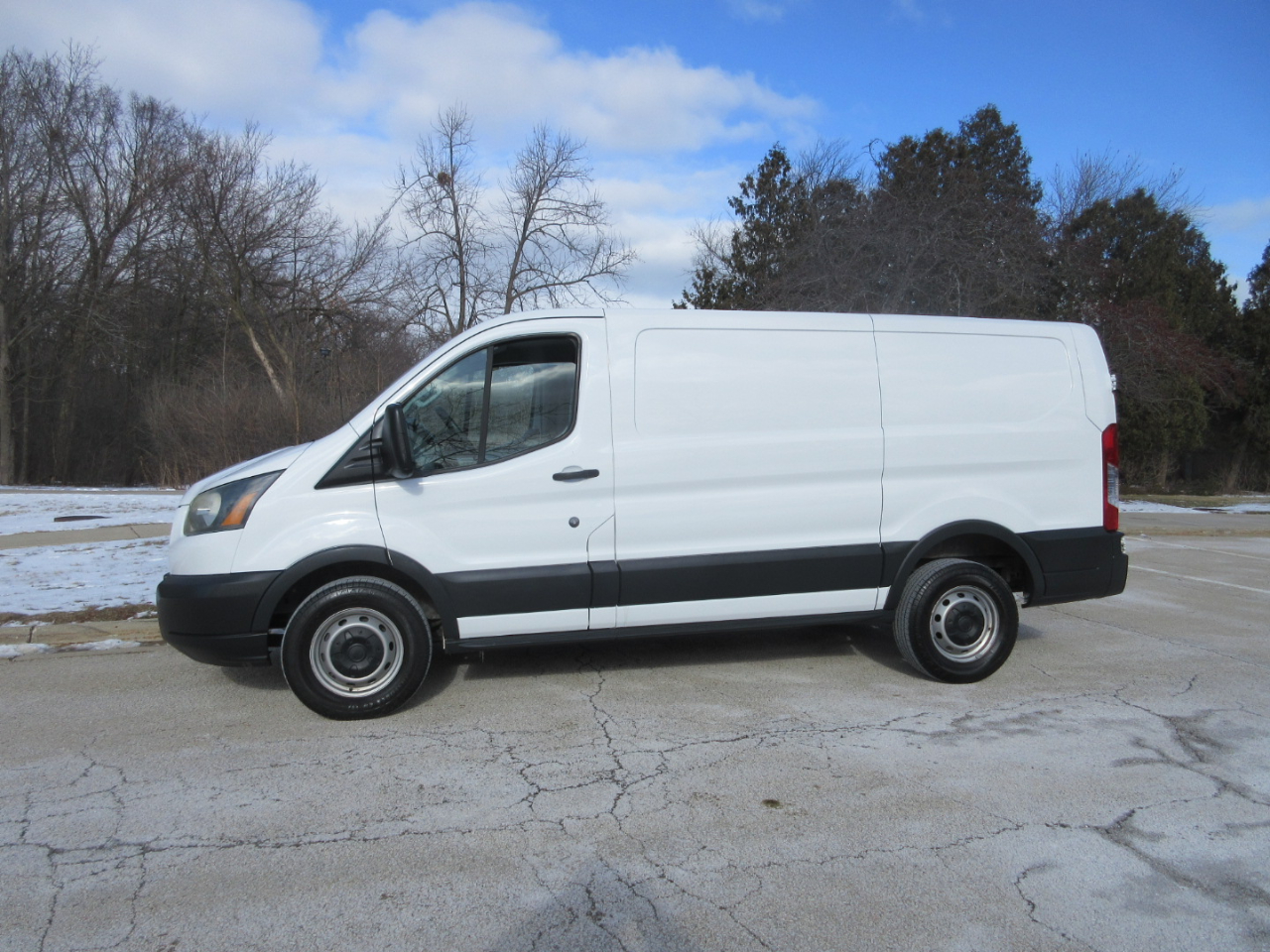 Ford Transit 250 Van Low Roof w/Sliding Pass. 130-in. WB 2015
