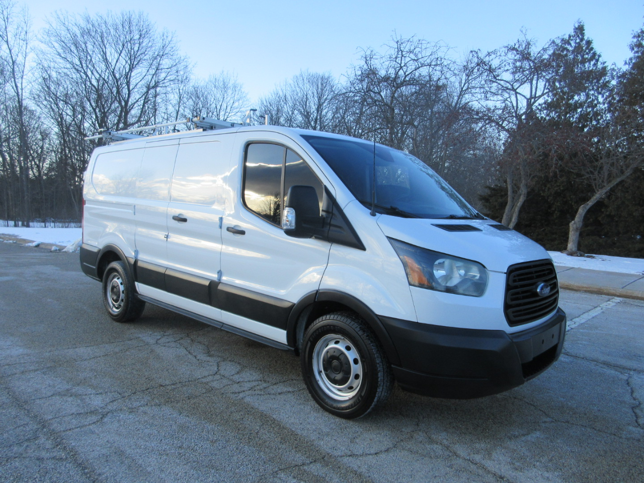 Ford Transit 150 Van Low Roof 60/40 Pass. 130-in. WB 2019