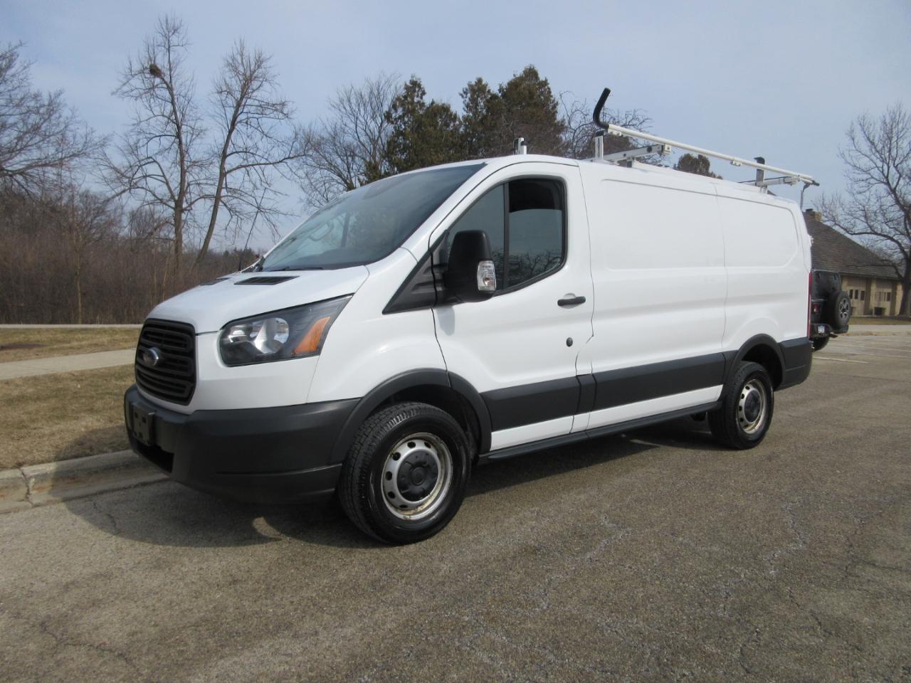 Ford Transit 250 Van Low Roof w/Sliding Pass. 130-in. WB 2017