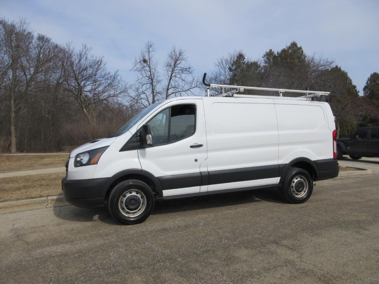 Ford Transit 250 Van Low Roof w/Sliding Pass. 130-in. WB 2017