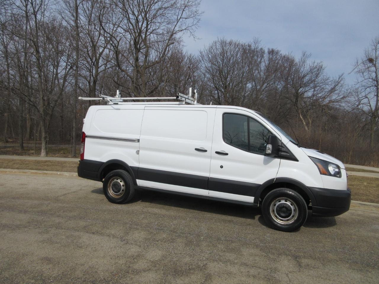 Ford Transit 250 Van Low Roof w/Sliding Pass. 130-in. WB 2017
