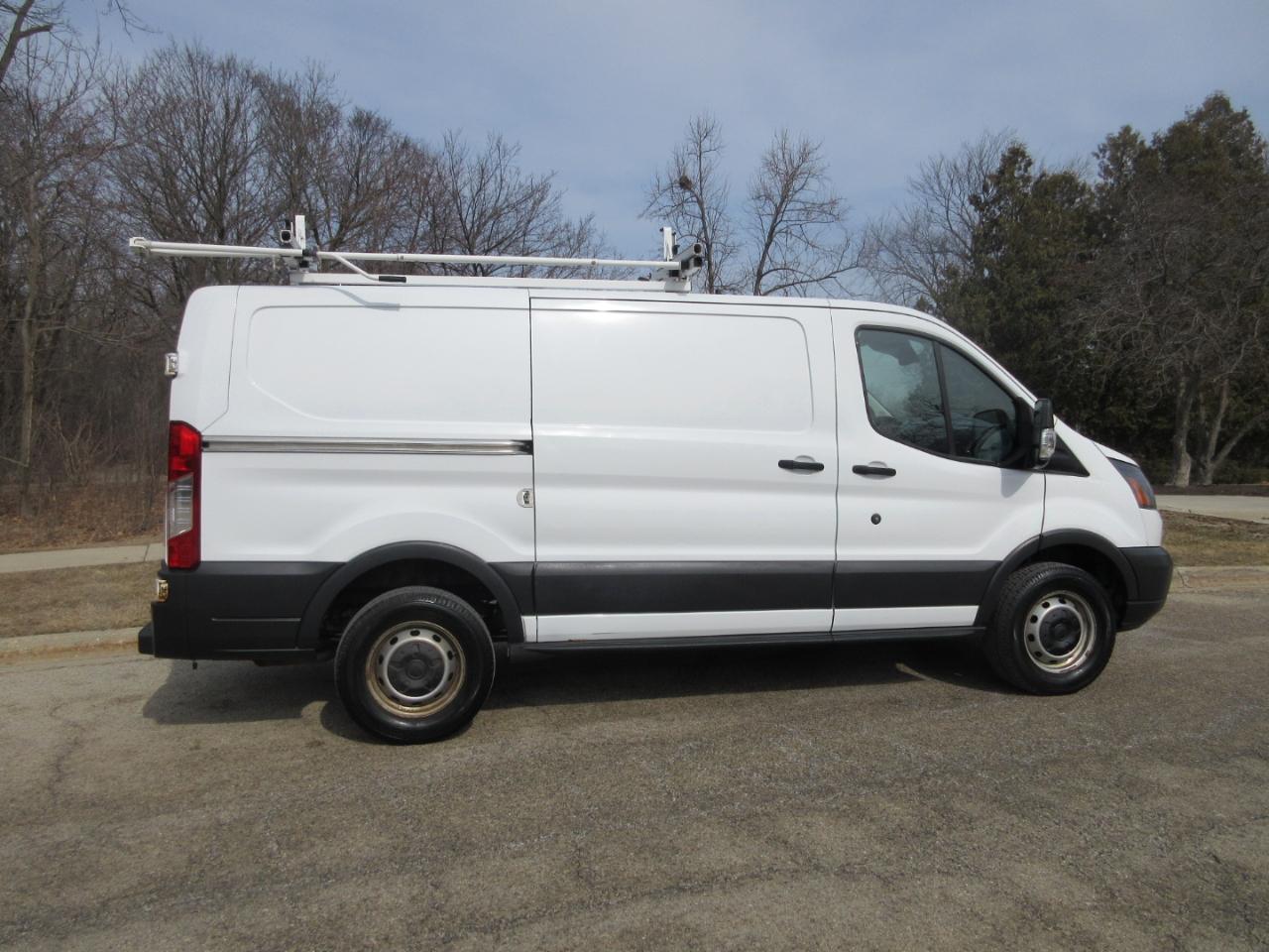 Ford Transit 250 Van Low Roof w/Sliding Pass. 130-in. WB 2017