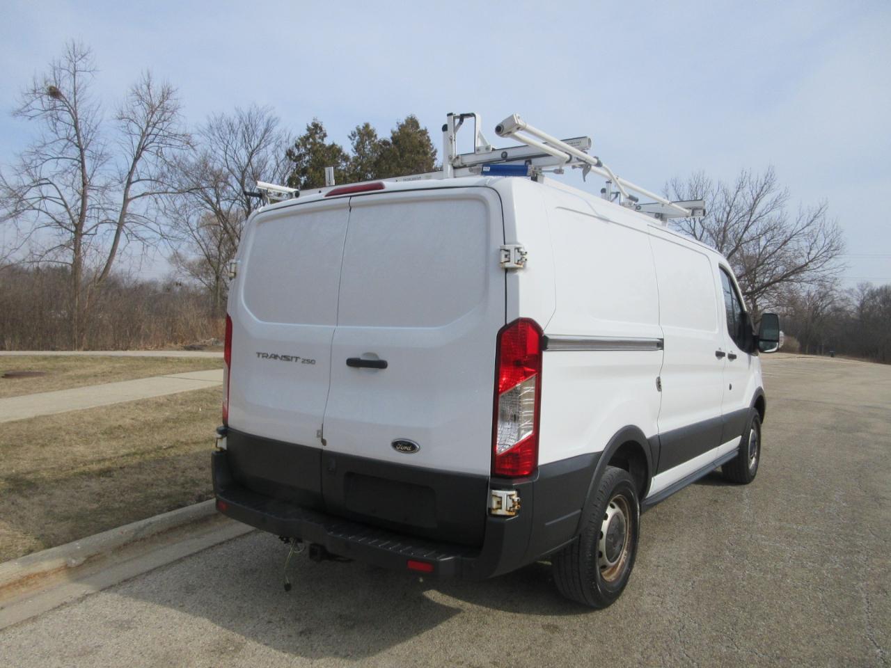 Ford Transit 250 Van Low Roof w/Sliding Pass. 130-in. WB 2017