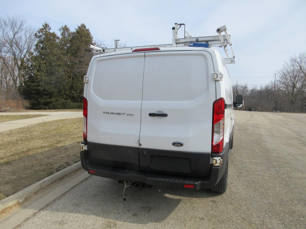 Ford Transit 250 Van Low Roof w/Sliding Pass. 130-in. WB 2017