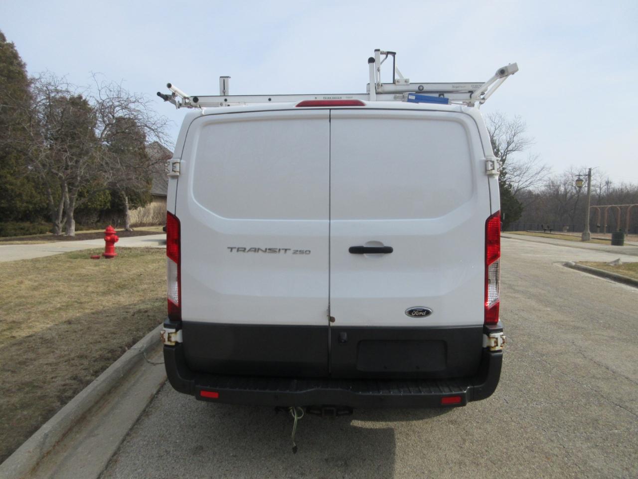 Ford Transit 250 Van Low Roof w/Sliding Pass. 130-in. WB 2017