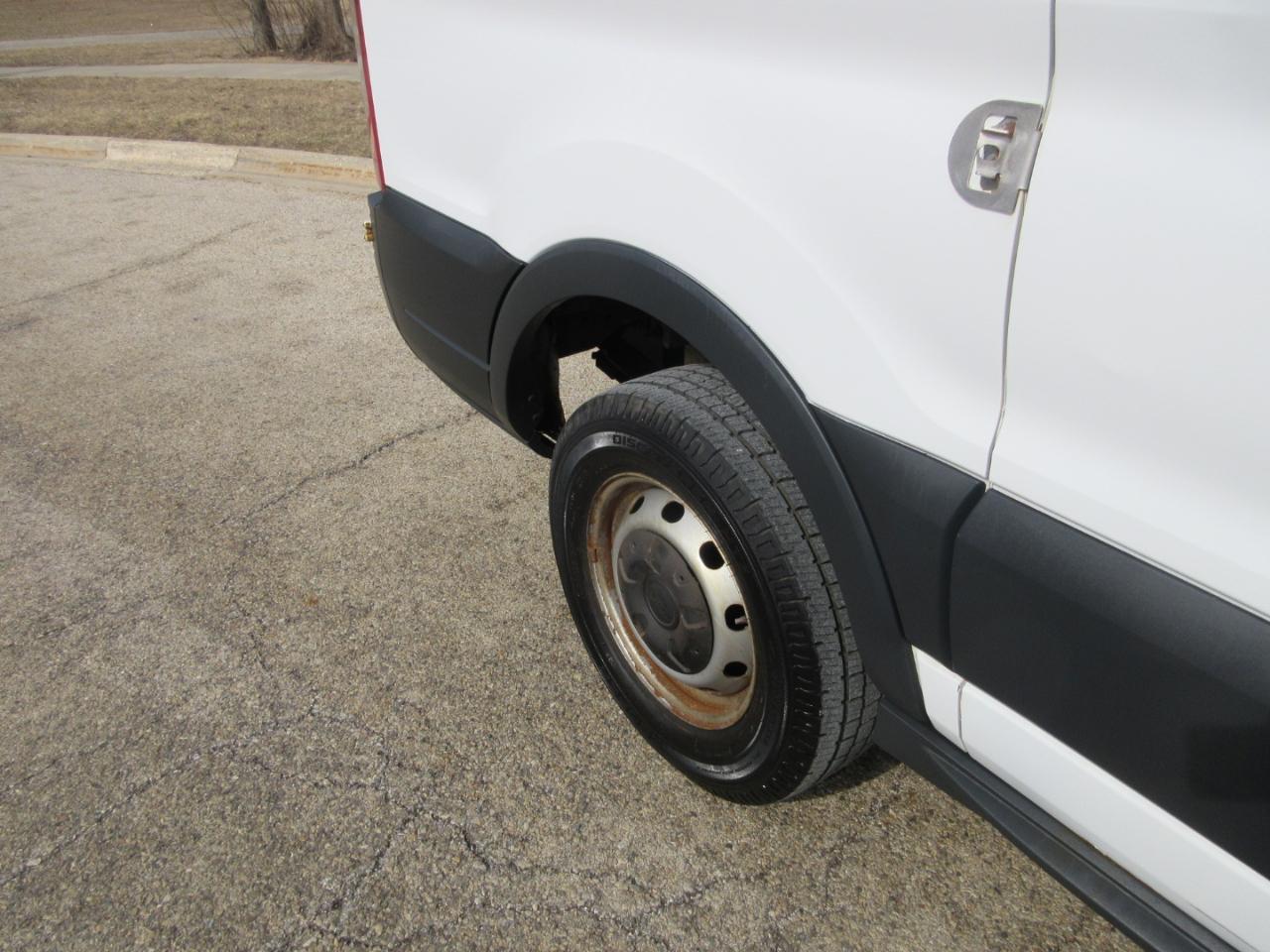 Ford Transit 250 Van Low Roof w/Sliding Pass. 130-in. WB 2017