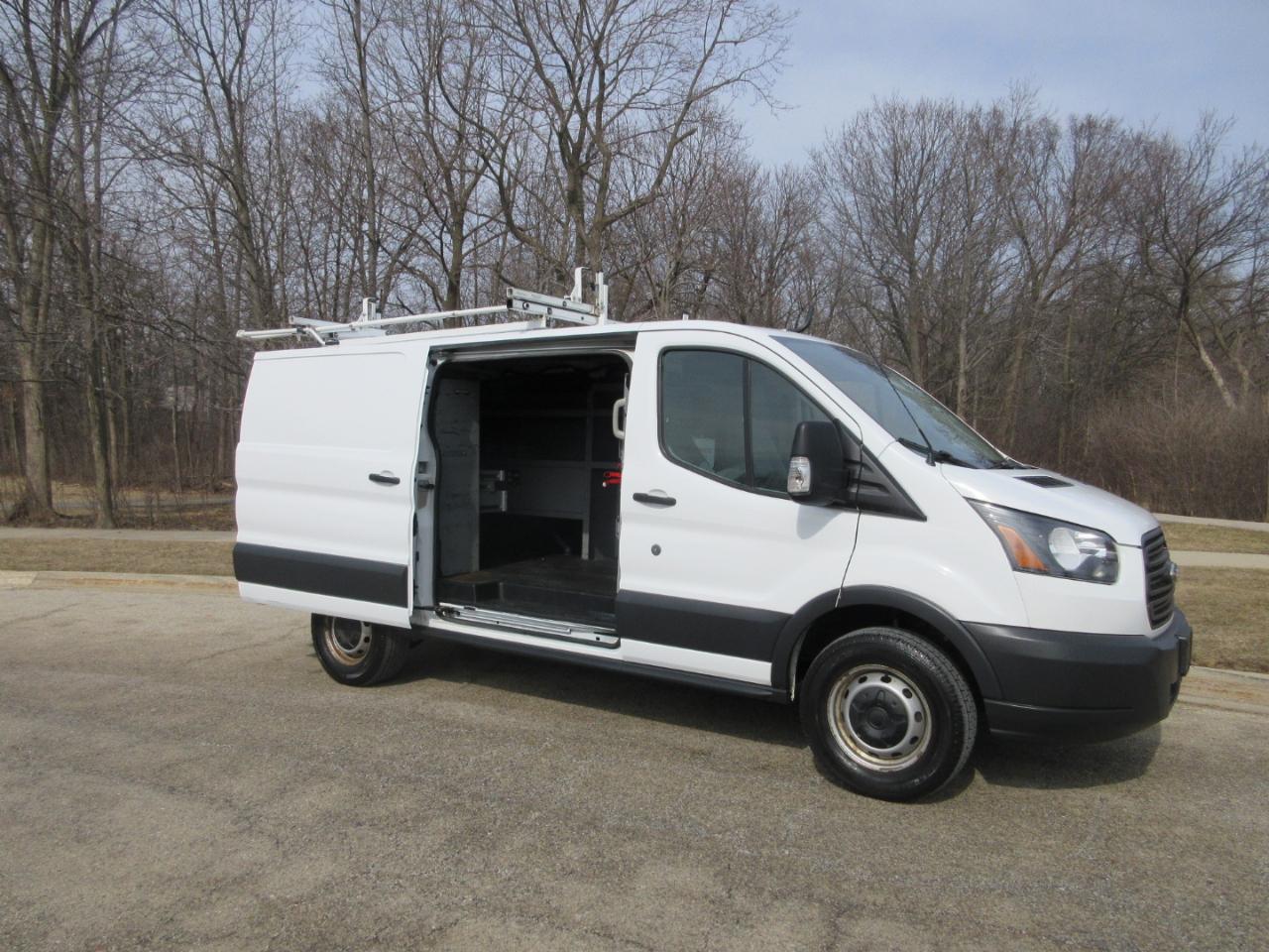 Ford Transit 250 Van Low Roof w/Sliding Pass. 130-in. WB 2017