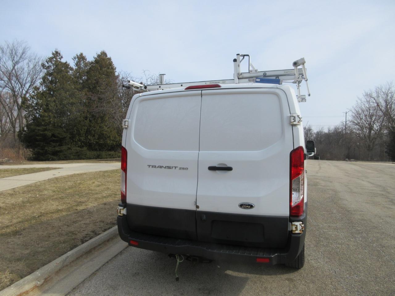 Ford Transit 250 Van Low Roof w/Sliding Pass. 130-in. WB 2017