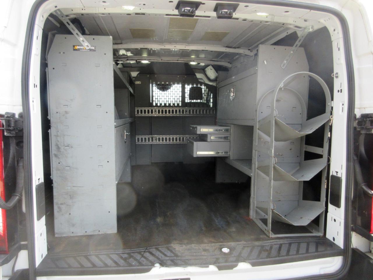 Ford Transit 250 Van Low Roof w/Sliding Pass. 130-in. WB 2017