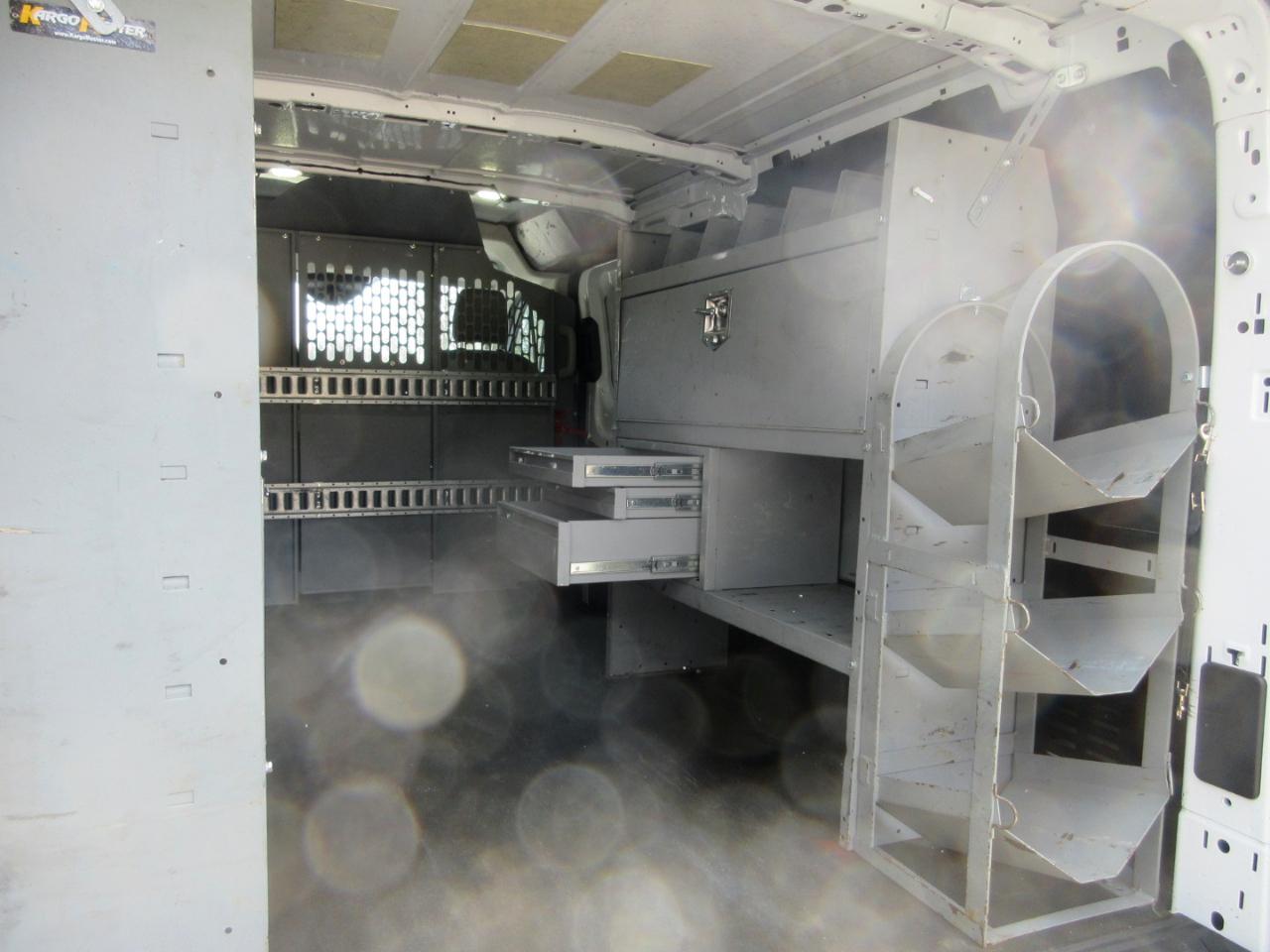 Ford Transit 250 Van Low Roof w/Sliding Pass. 130-in. WB 2017