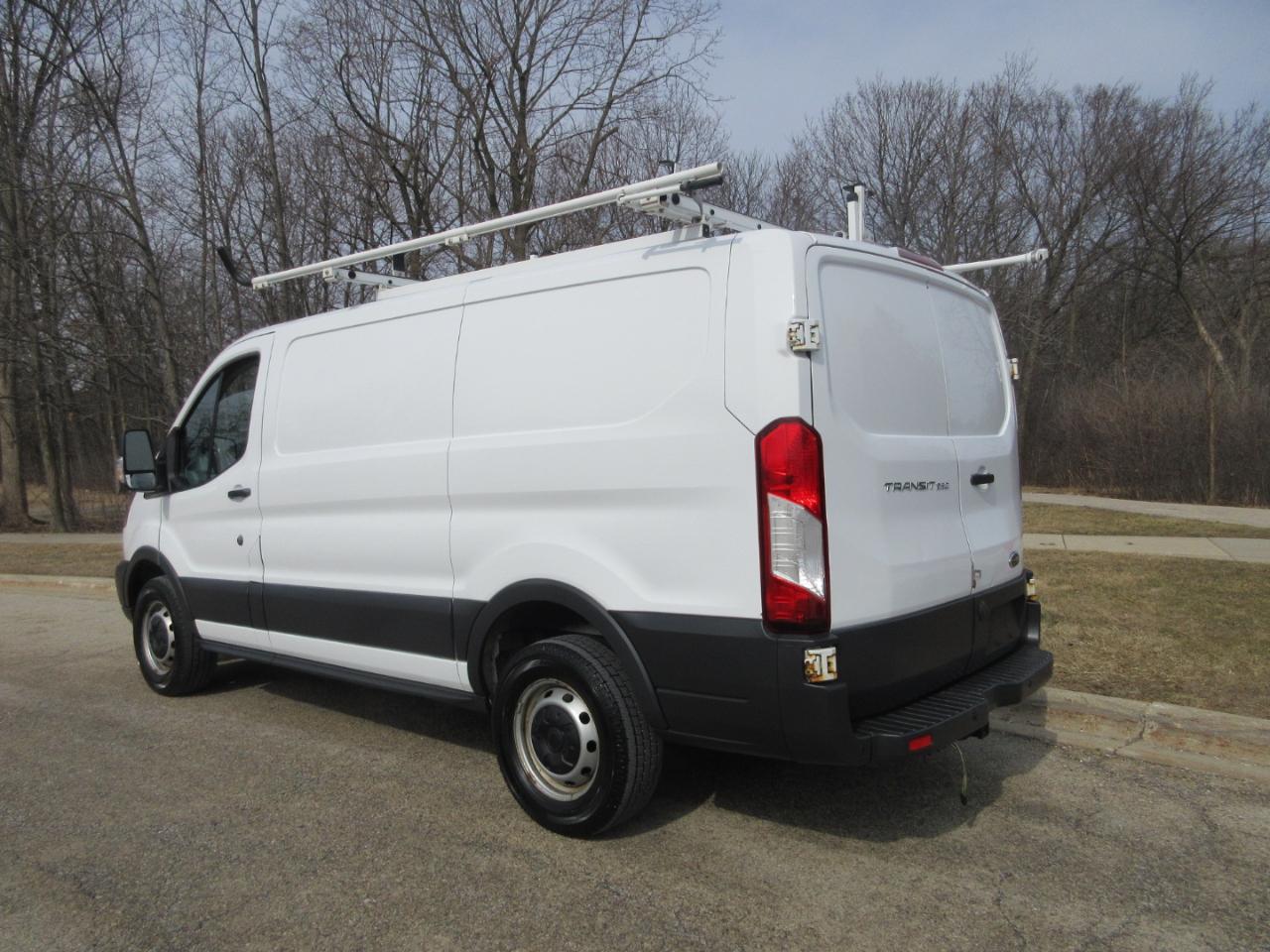 Ford Transit 250 Van Low Roof w/Sliding Pass. 130-in. WB 2017