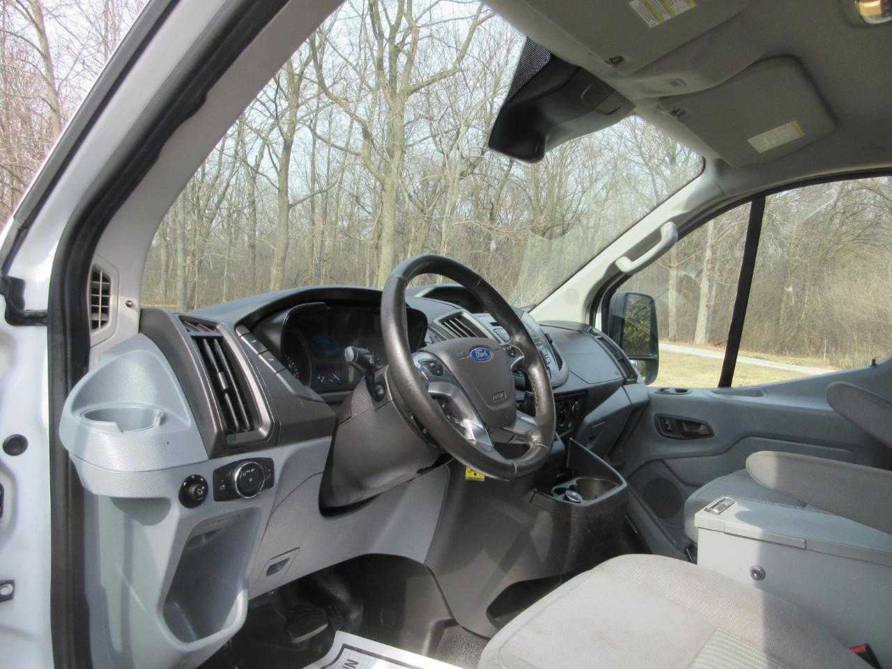 Ford Transit 250 Van Low Roof w/Sliding Pass. 130-in. WB 2017