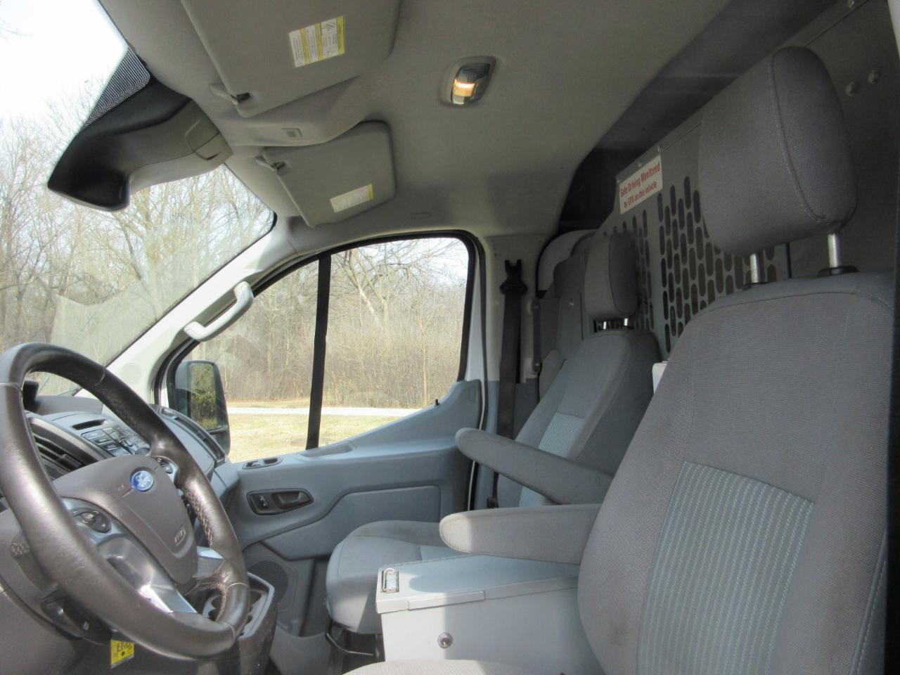 Ford Transit 250 Van Low Roof w/Sliding Pass. 130-in. WB 2017