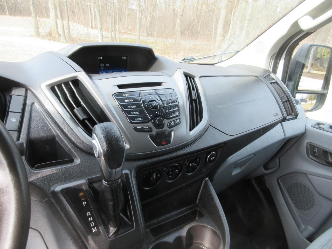 Ford Transit 250 Van Low Roof w/Sliding Pass. 130-in. WB 2017