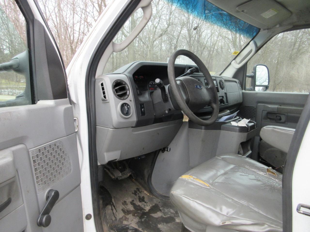 Ford Econoline E-250 2011