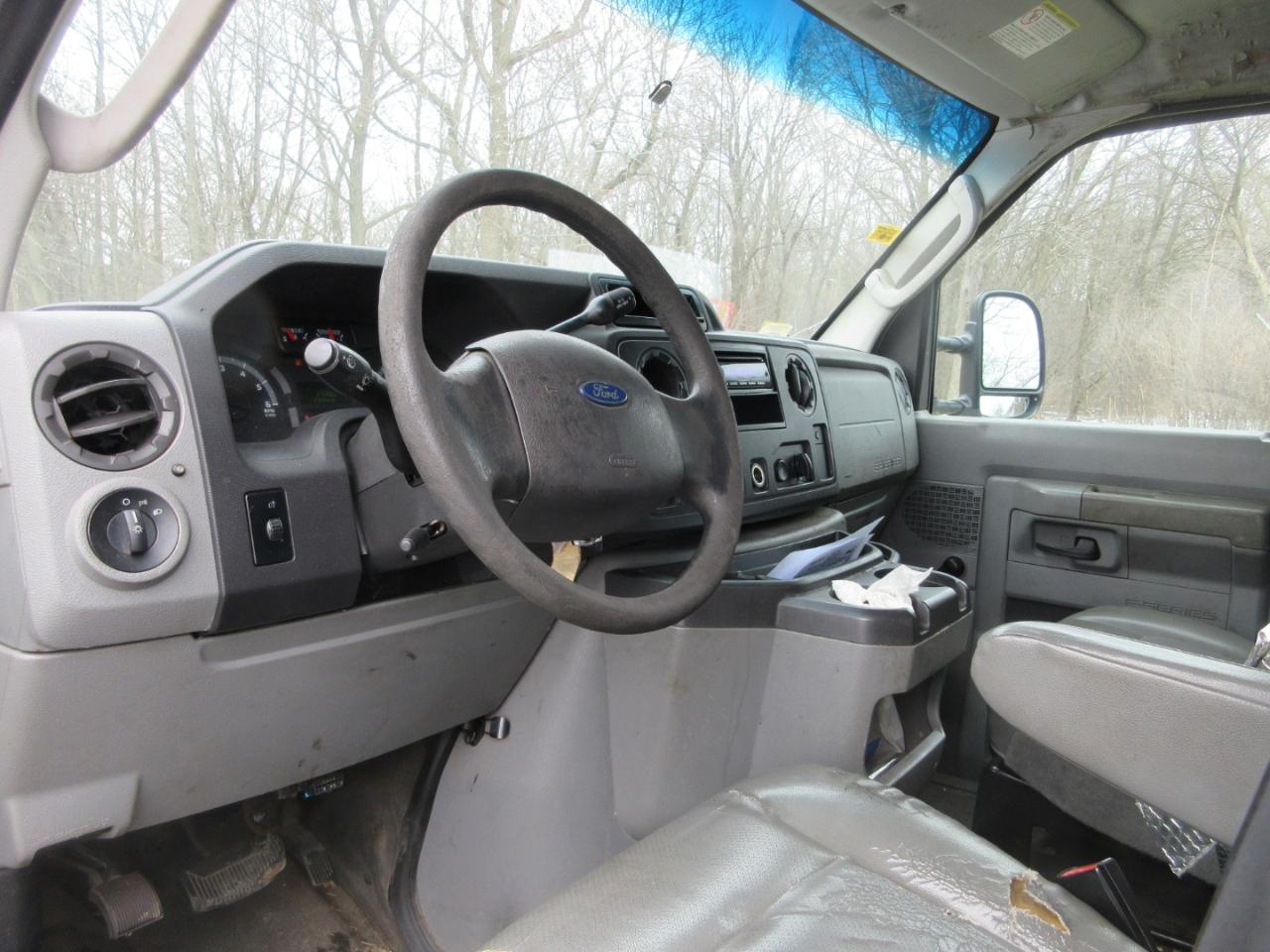 Ford Econoline E-250 2011