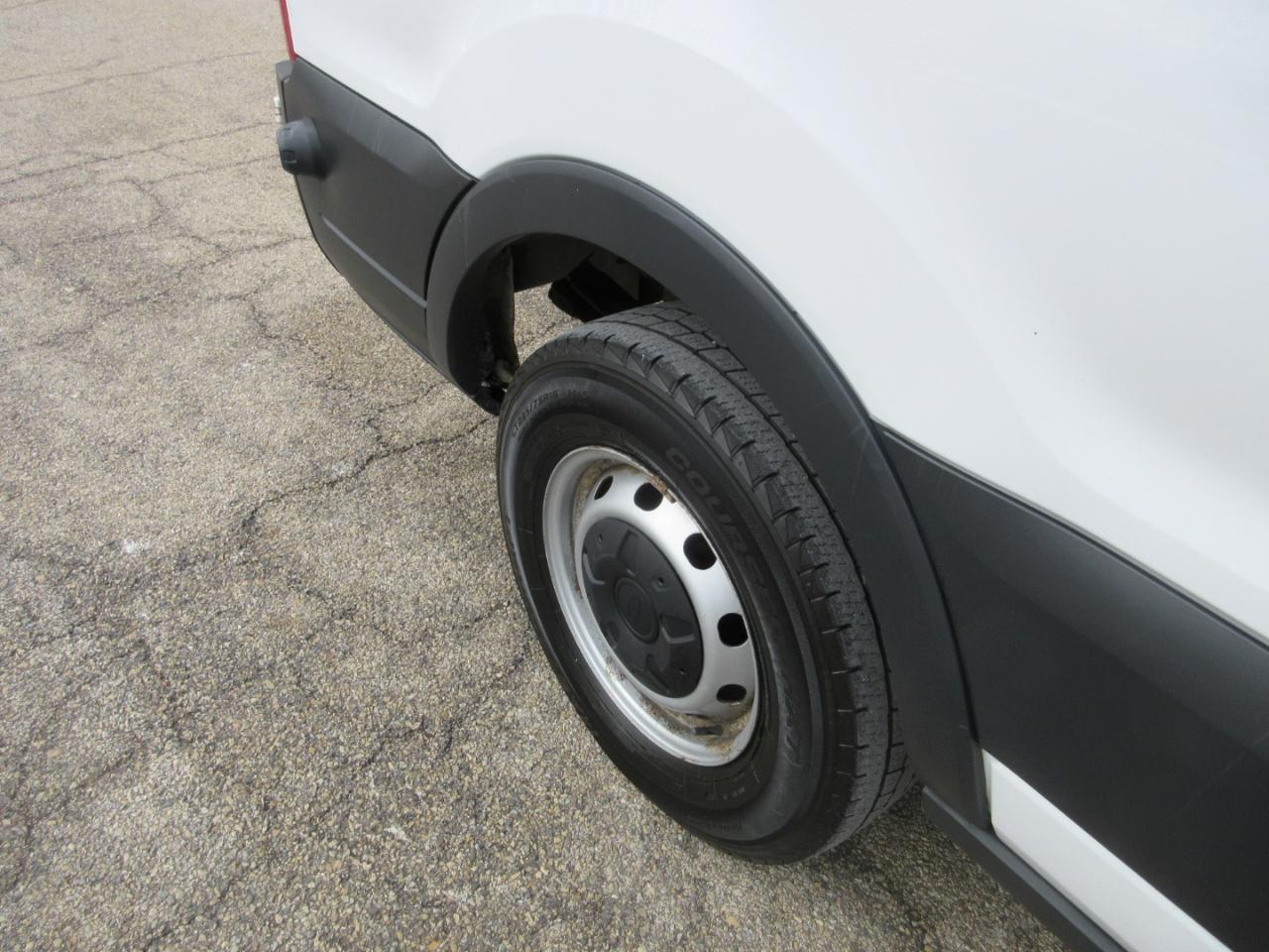 Ford Transit 150 Van Med. Roof w/Sliding Pass. 148-in. WB 2015