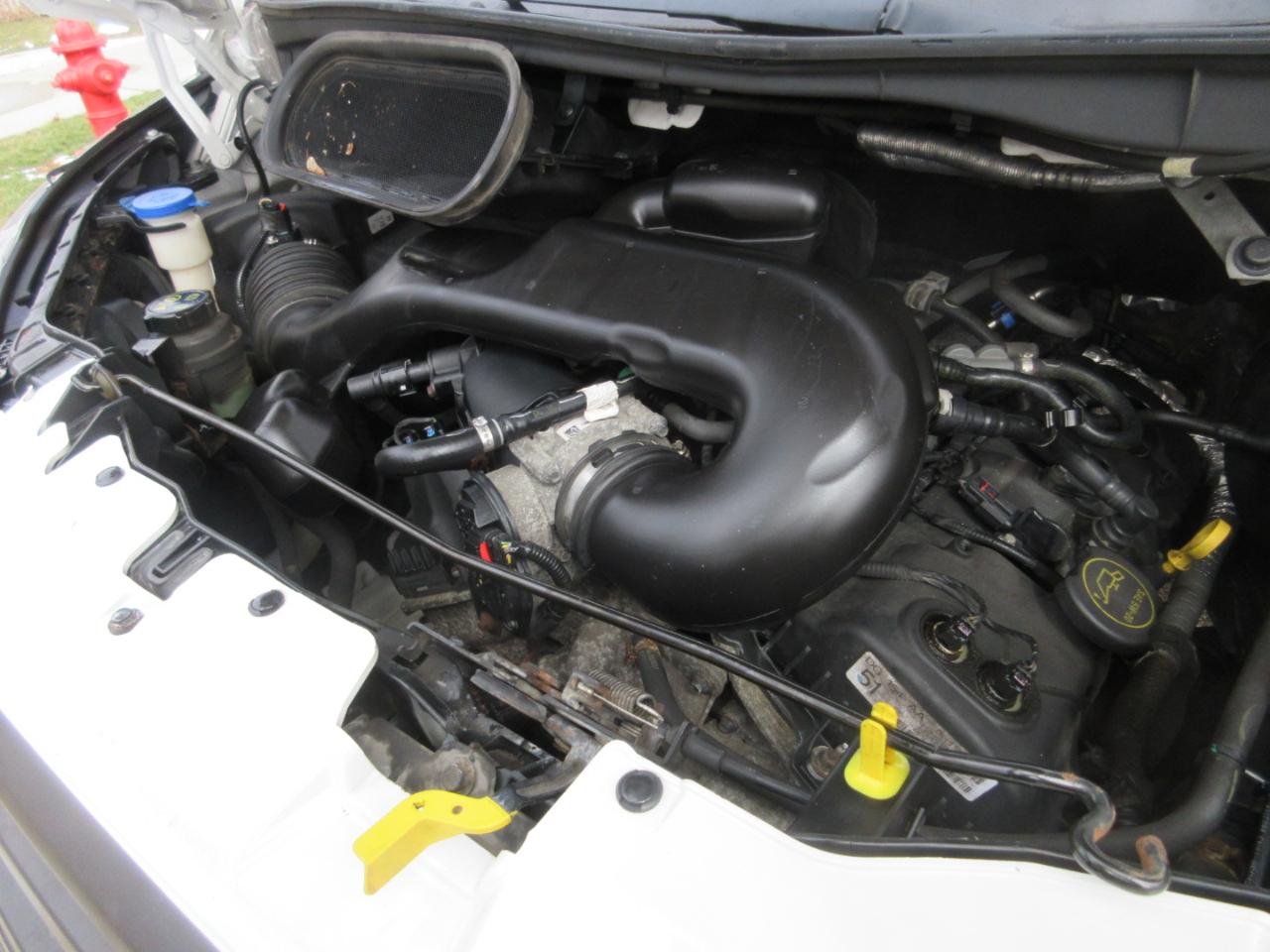 Ford Transit 150 Van Med. Roof w/Sliding Pass. 148-in. WB 2015