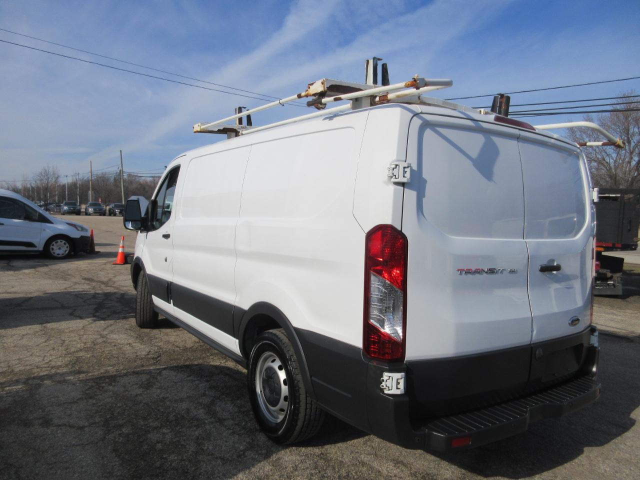 Ford Transit 150 Van Low Roof w/Sliding Pass. 130-in. WB 2017