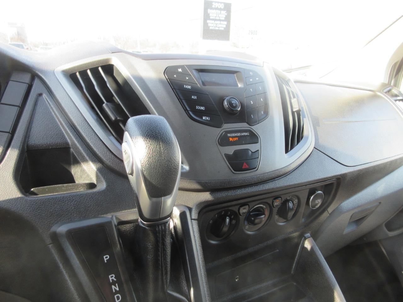 Ford Transit 150 Van Low Roof w/Sliding Pass. 130-in. WB 2017