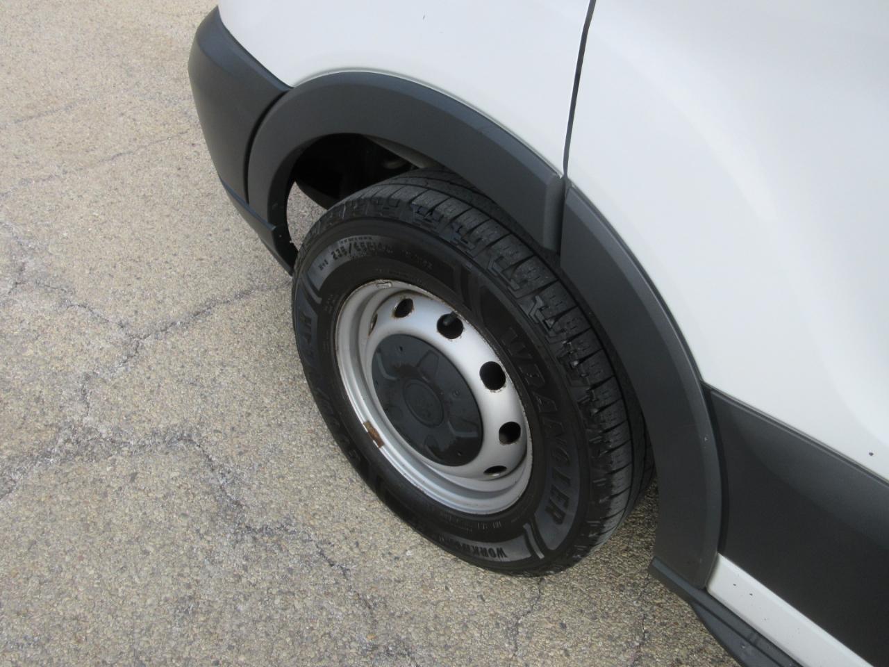 Ford Transit 150 Van Low Roof w/Sliding Pass. 130-in. WB 2017