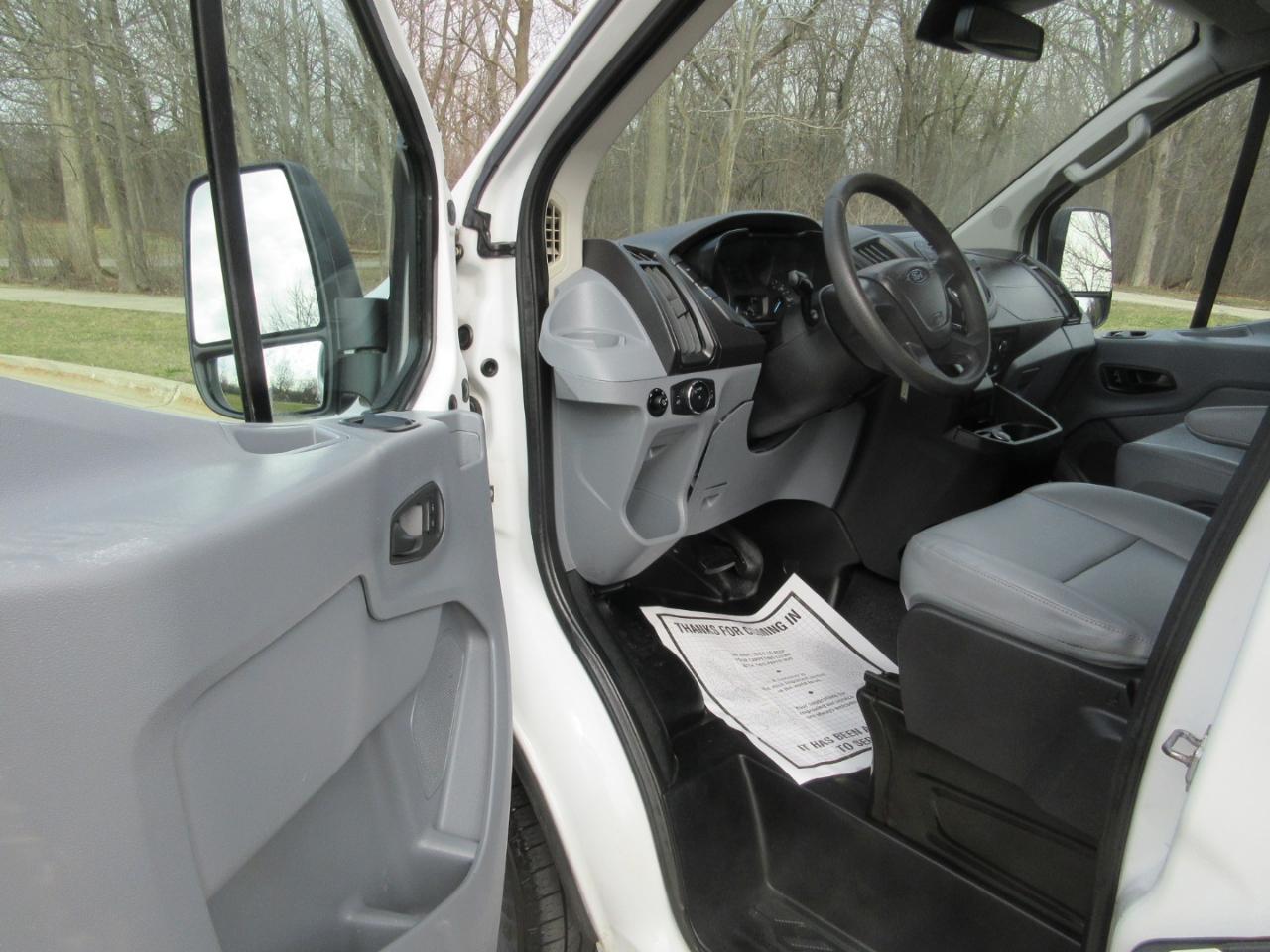 Ford Transit 150 Van Low Roof w/Sliding Pass. 130-in. WB 2017