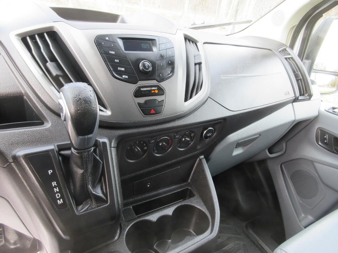 Ford Transit 150 Van Low Roof w/Sliding Pass. 130-in. WB 2017