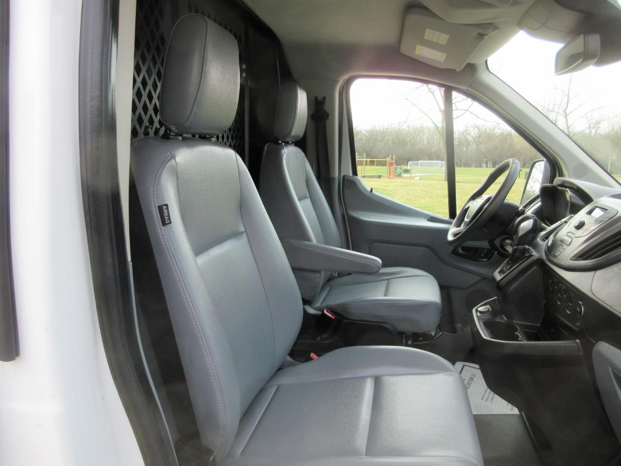 Ford Transit 150 Van Low Roof w/Sliding Pass. 130-in. WB 2017