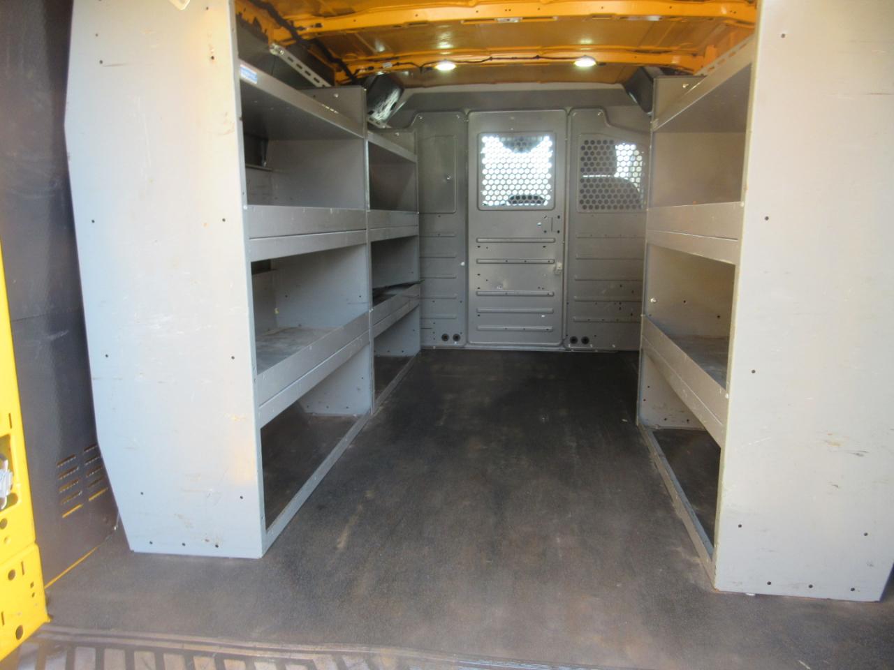 Ford Transit 250 Van Low Roof 60/40 Pass.130-in. WB 2017