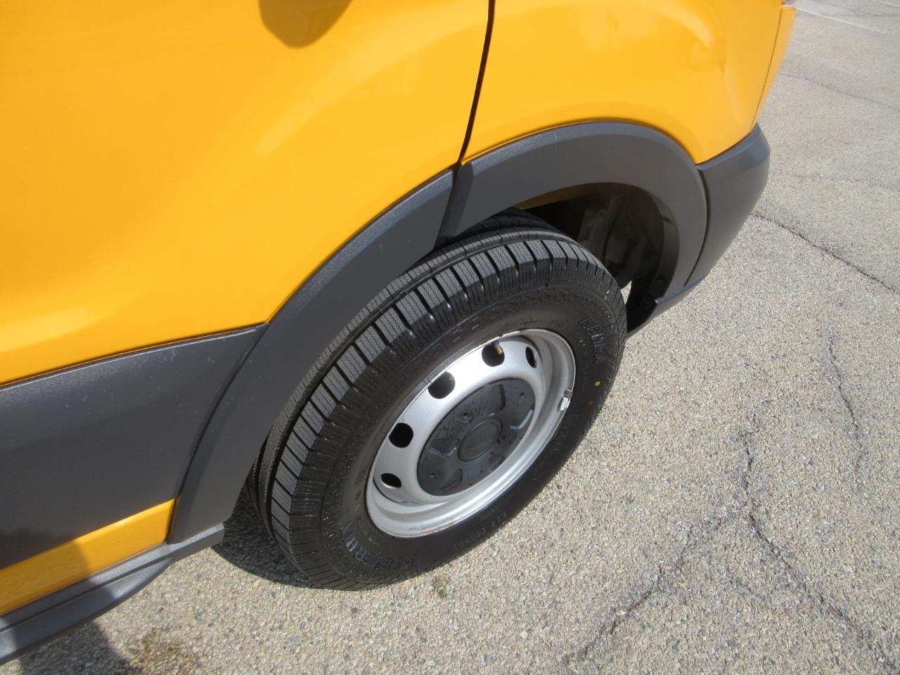 Ford Transit 250 Van Low Roof 60/40 Pass.130-in. WB 2017