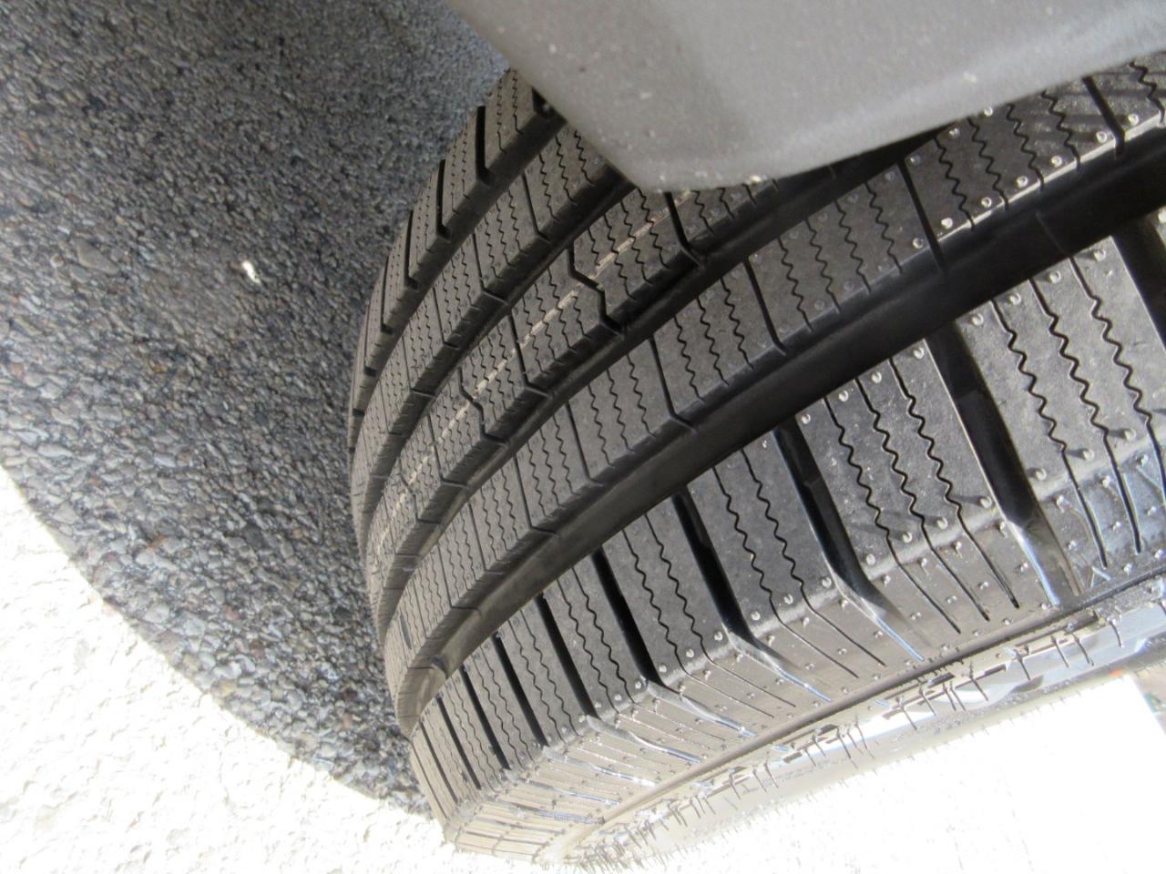 Ford Transit 250 Van Low Roof 60/40 Pass.130-in. WB 2017