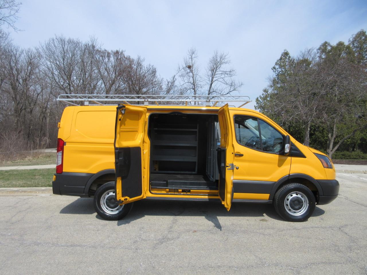 Ford Transit 250 Van Low Roof 60/40 Pass.130-in. WB 2017