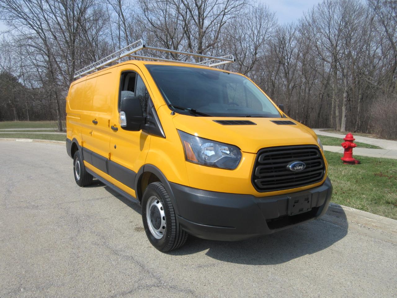 Ford Transit 250 Van Low Roof 60/40 Pass.130-in. WB 2017