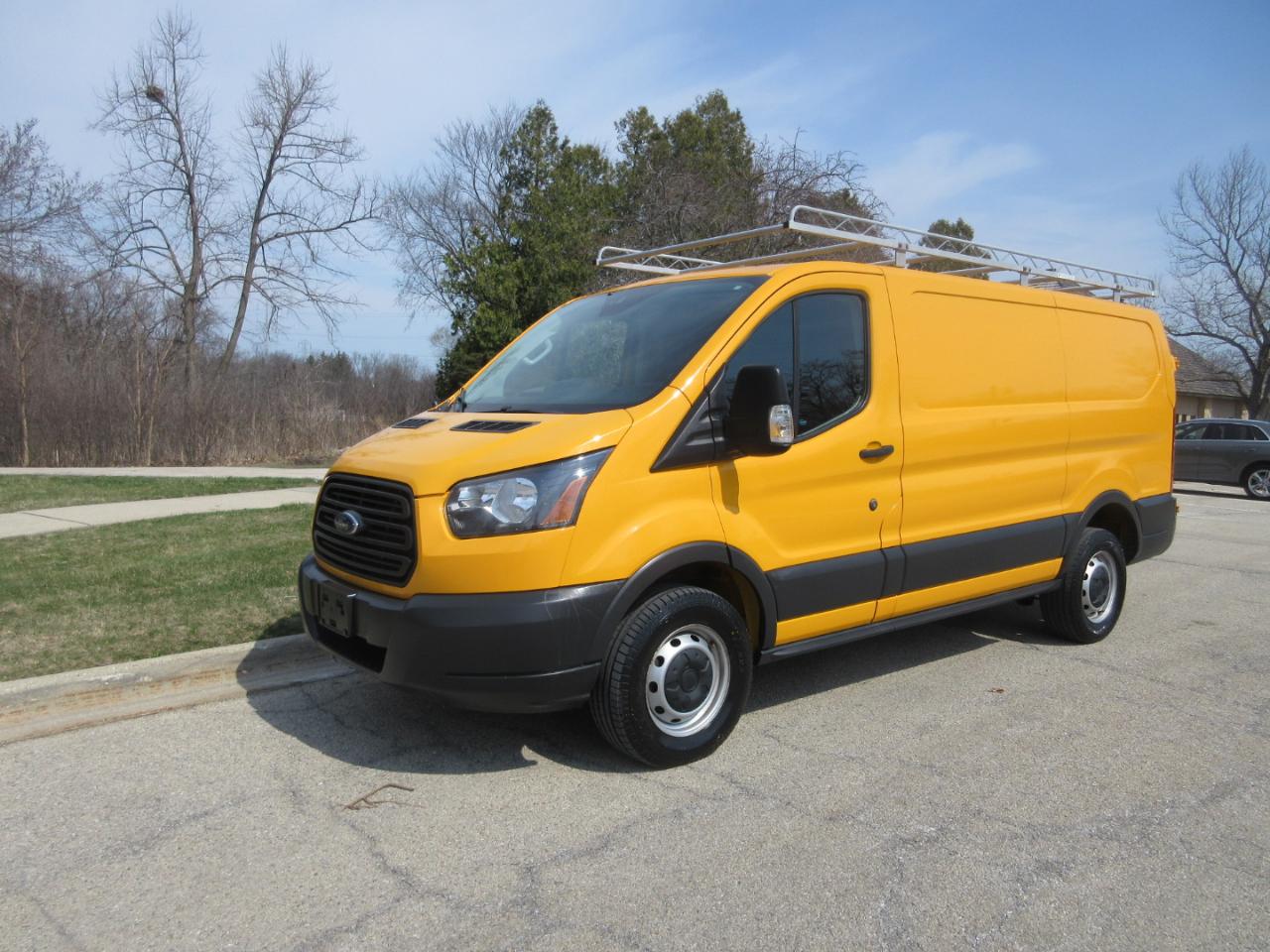 Ford Transit 250 Van Low Roof 60/40 Pass.130-in. WB 2017