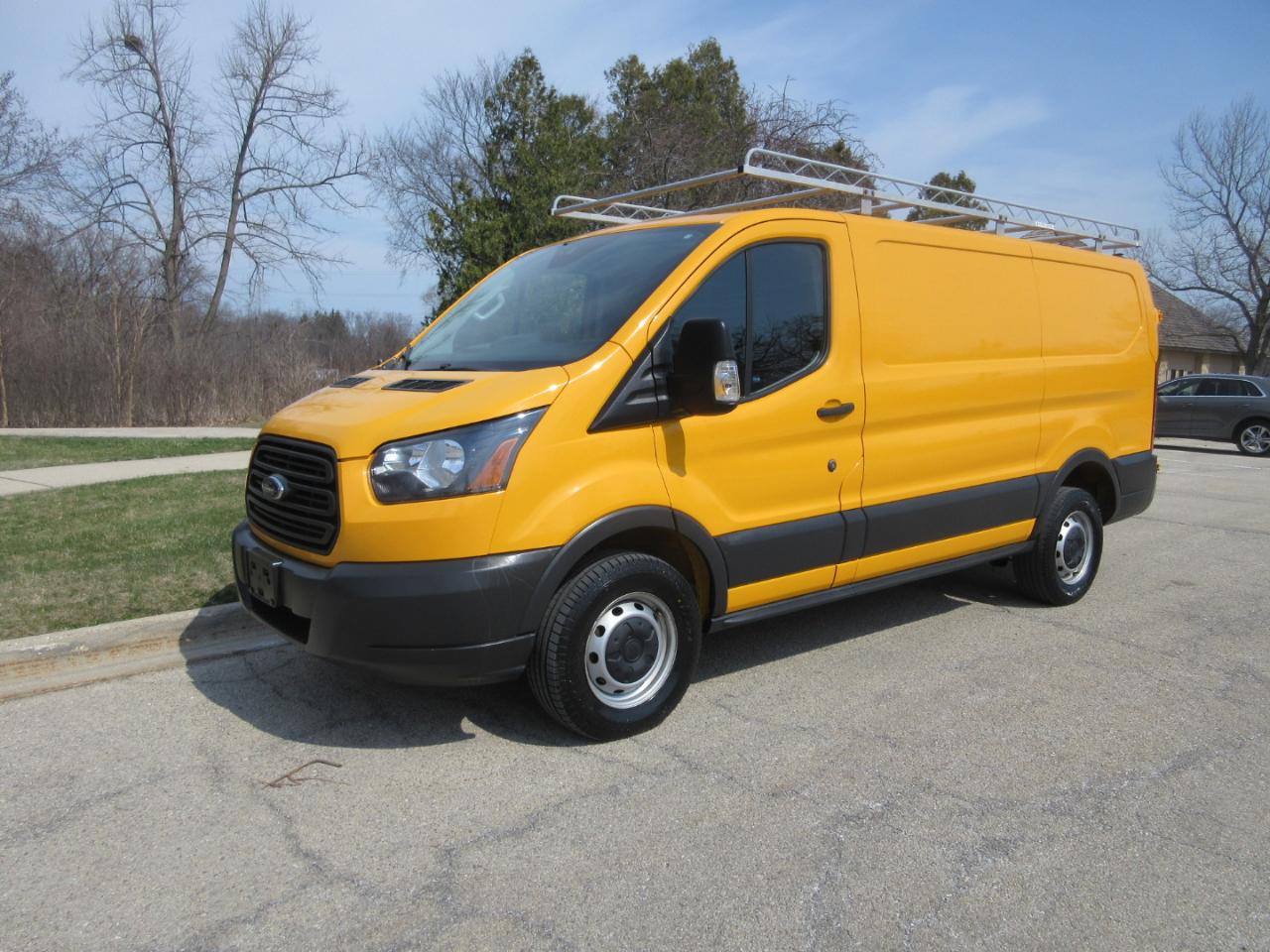 Ford Transit 250 Van Low Roof 60/40 Pass.130-in. WB 2017