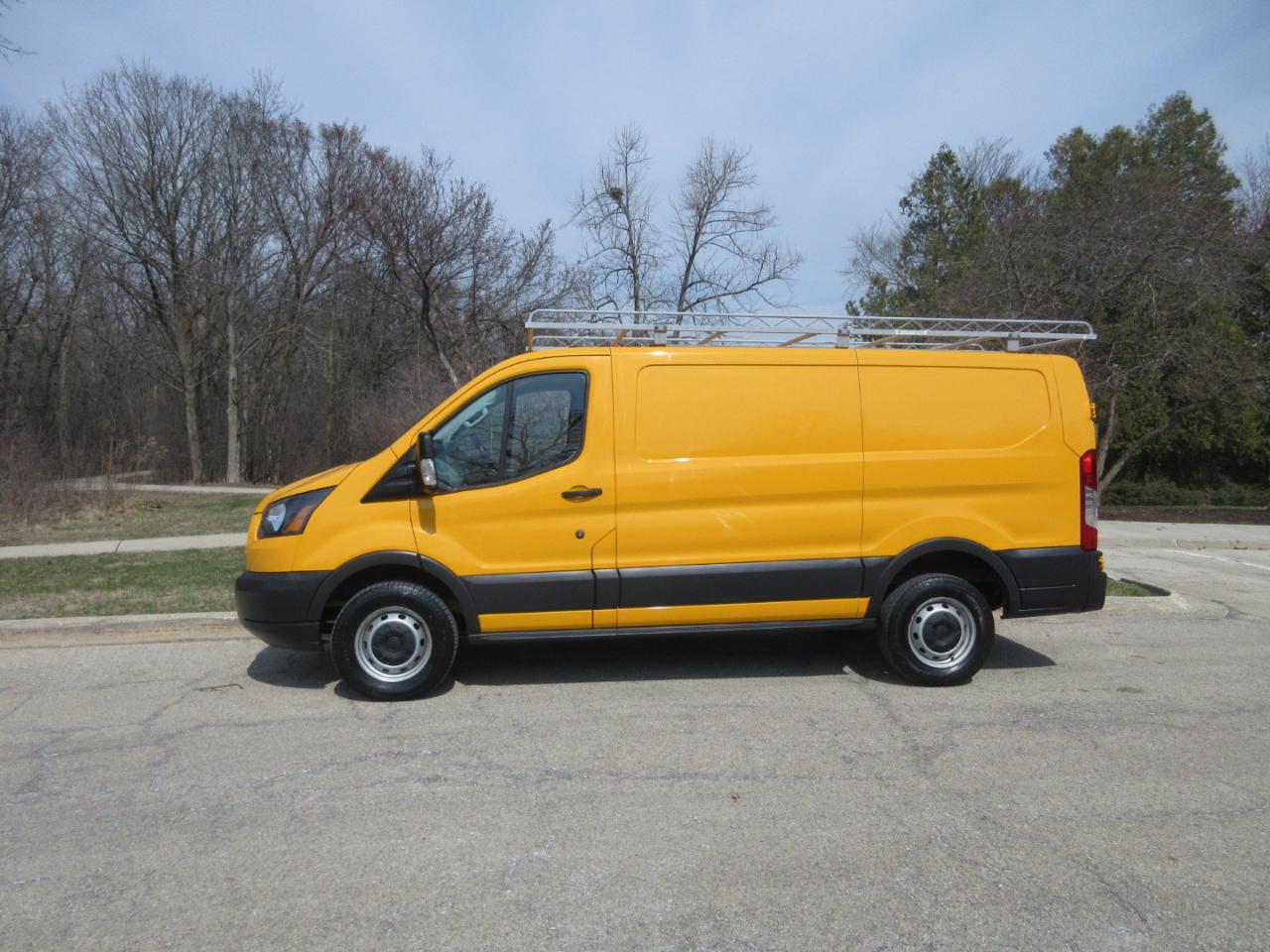 Ford Transit 250 Van Low Roof 60/40 Pass.130-in. WB 2017