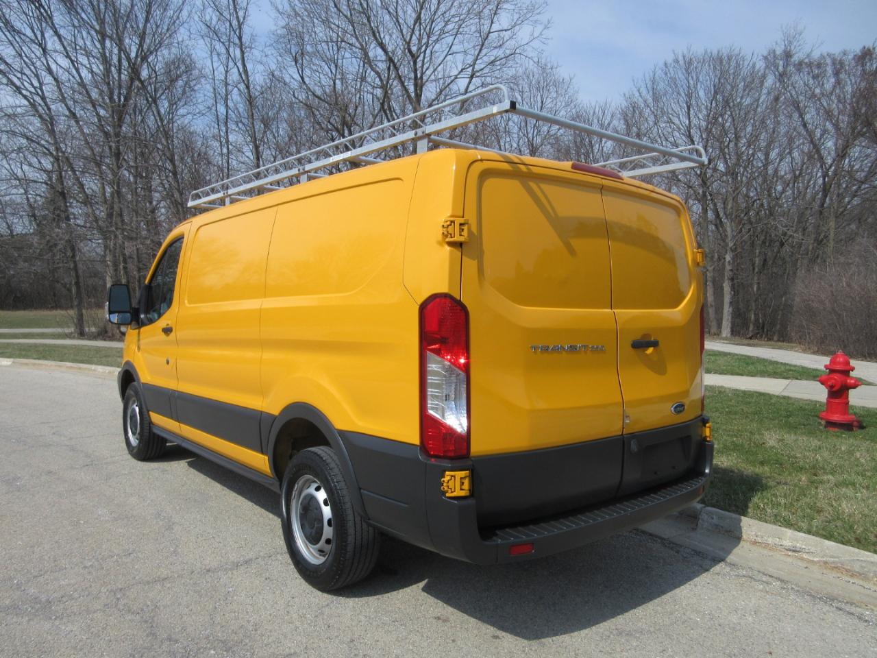 Ford Transit 250 Van Low Roof 60/40 Pass.130-in. WB 2017