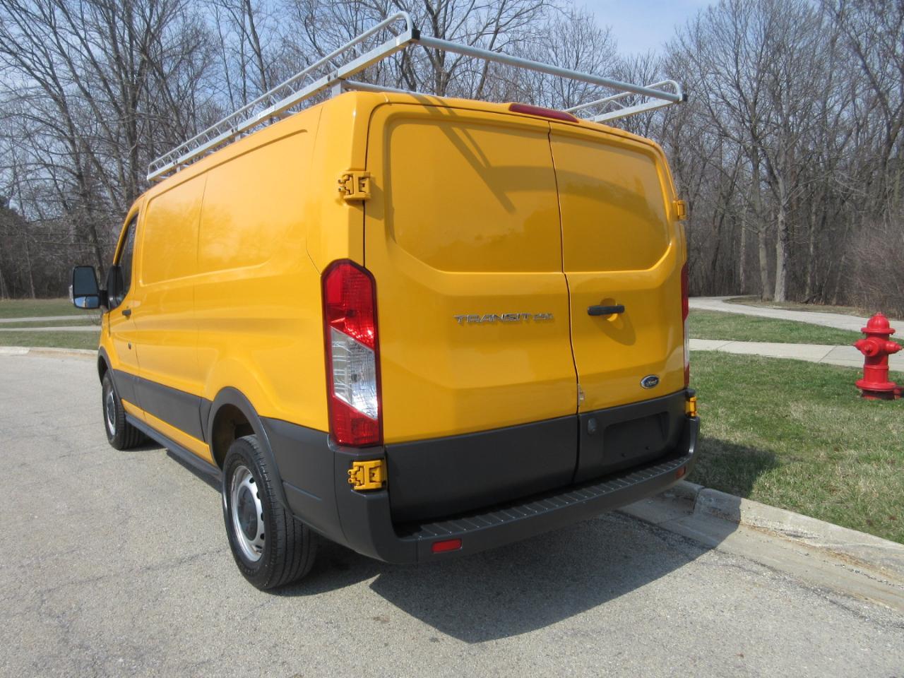 Ford Transit 250 Van Low Roof 60/40 Pass.130-in. WB 2017