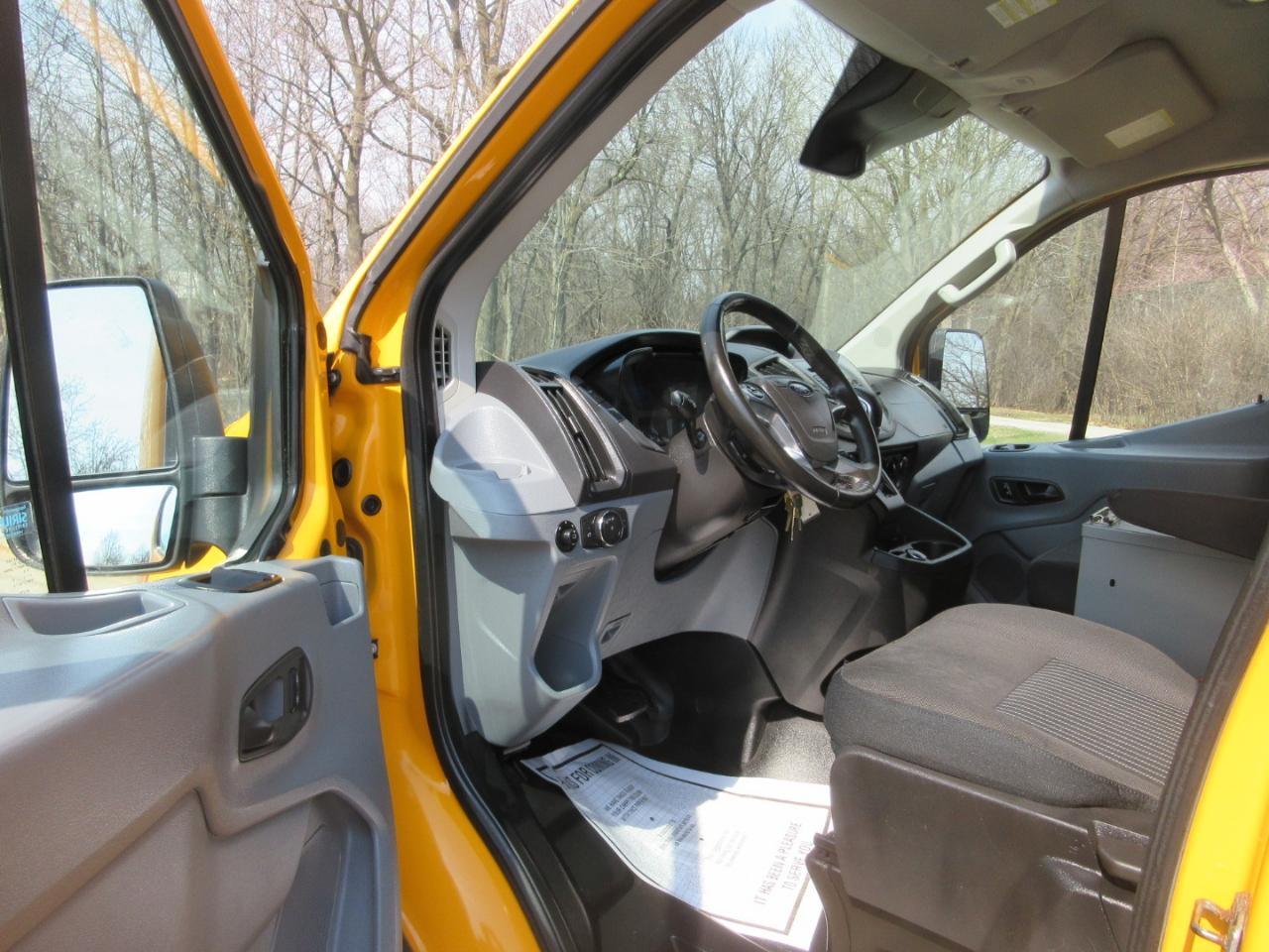 Ford Transit 250 Van Low Roof 60/40 Pass.130-in. WB 2017