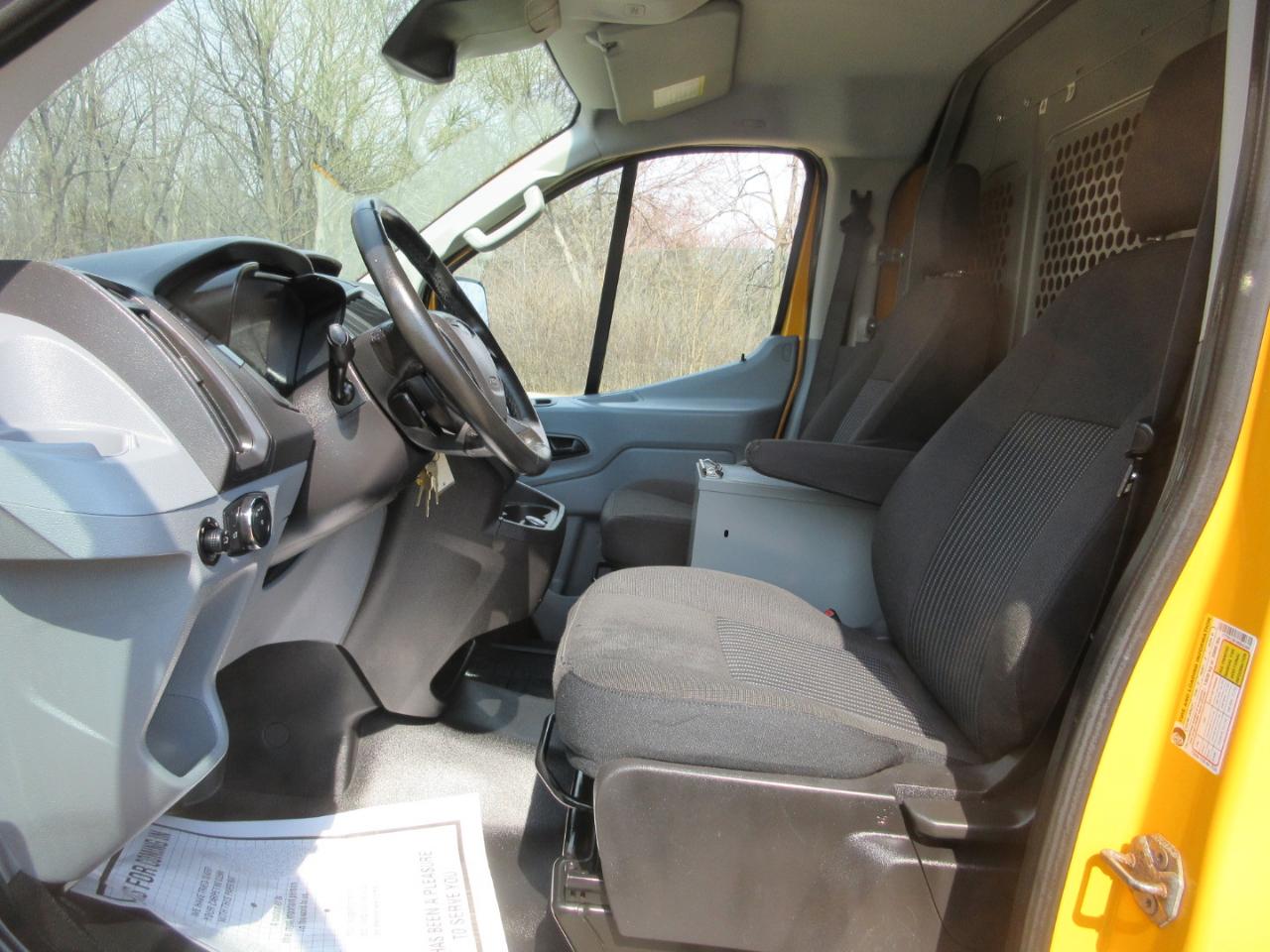 Ford Transit 250 Van Low Roof 60/40 Pass.130-in. WB 2017