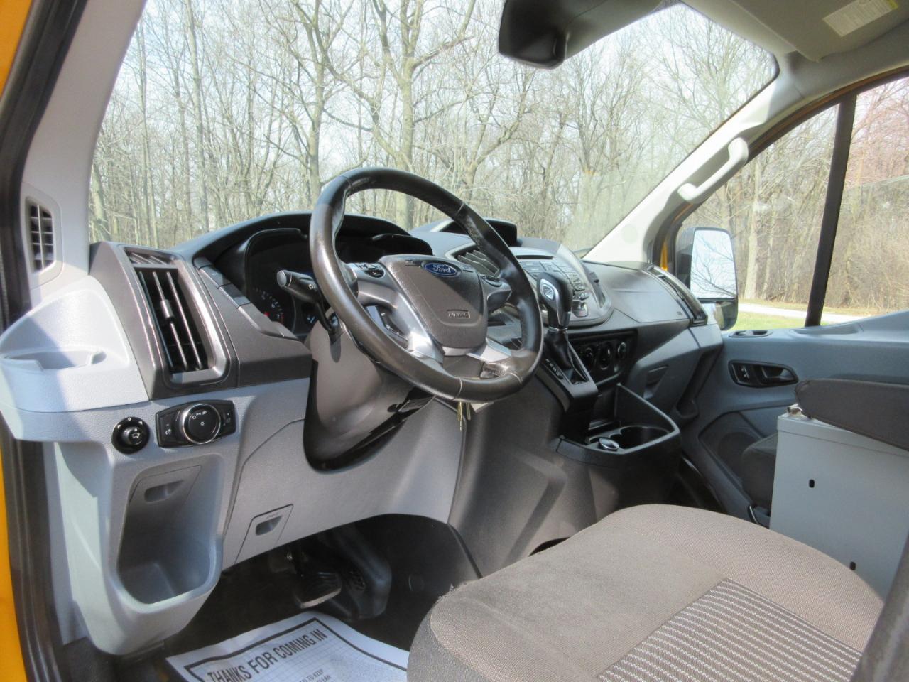 Ford Transit 250 Van Low Roof 60/40 Pass.130-in. WB 2017