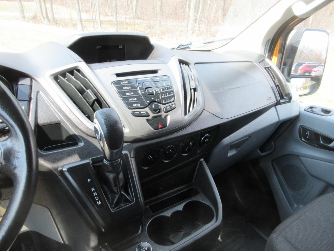 Ford Transit 250 Van Low Roof 60/40 Pass.130-in. WB 2017