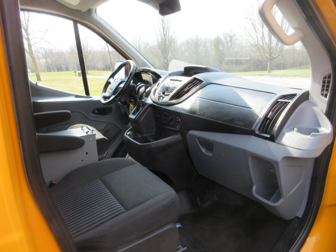 Ford Transit 250 Van Low Roof 60/40 Pass.130-in. WB 2017