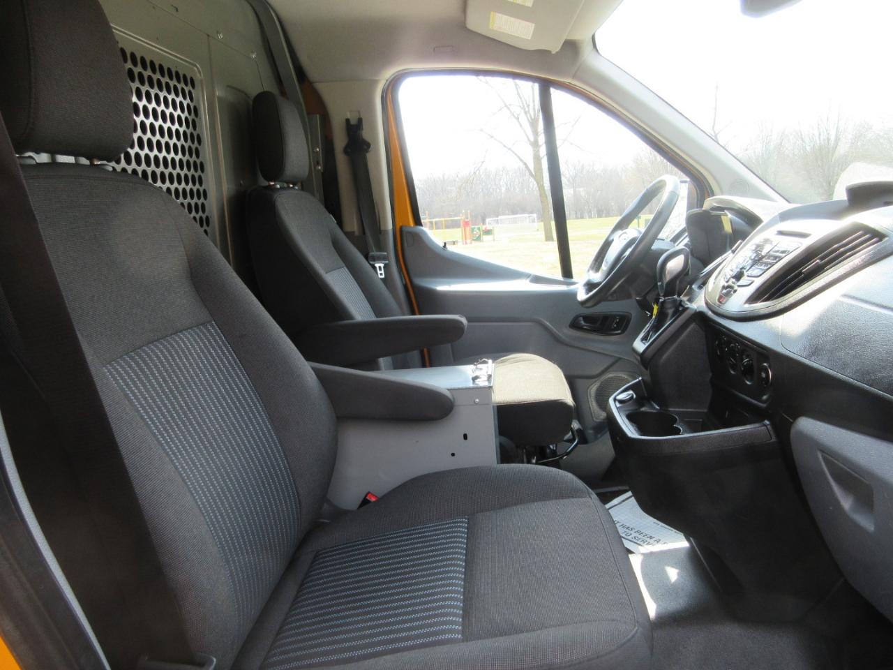 Ford Transit 250 Van Low Roof 60/40 Pass.130-in. WB 2017