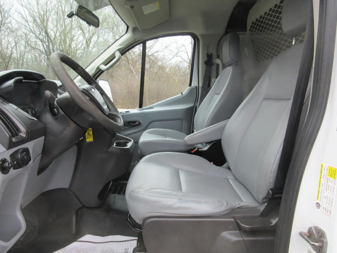 Ford Transit 150 Van Low Roof w/Sliding Pass. 130-in. WB 2015