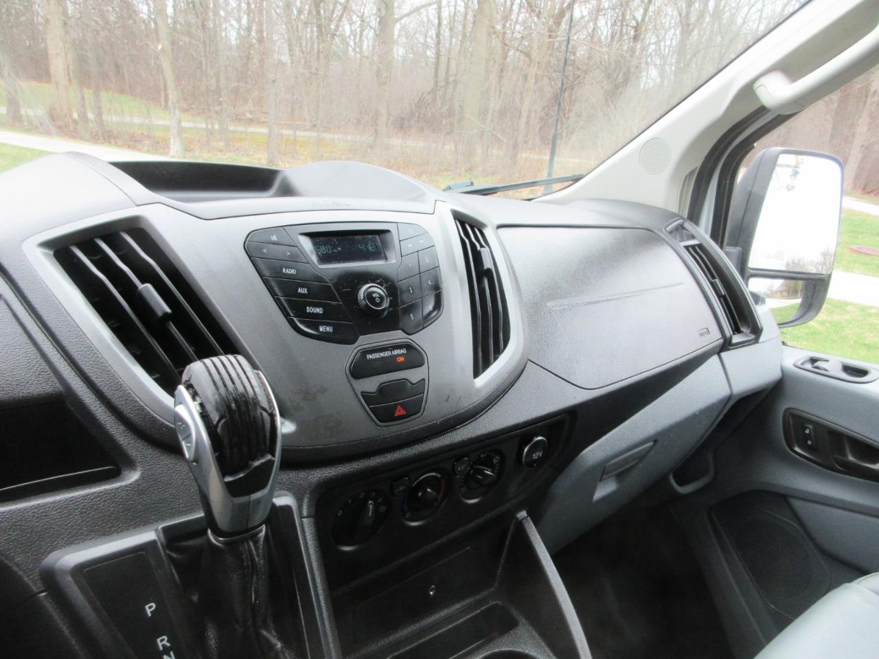 Ford Transit 150 Van Low Roof w/Sliding Pass. 130-in. WB 2015