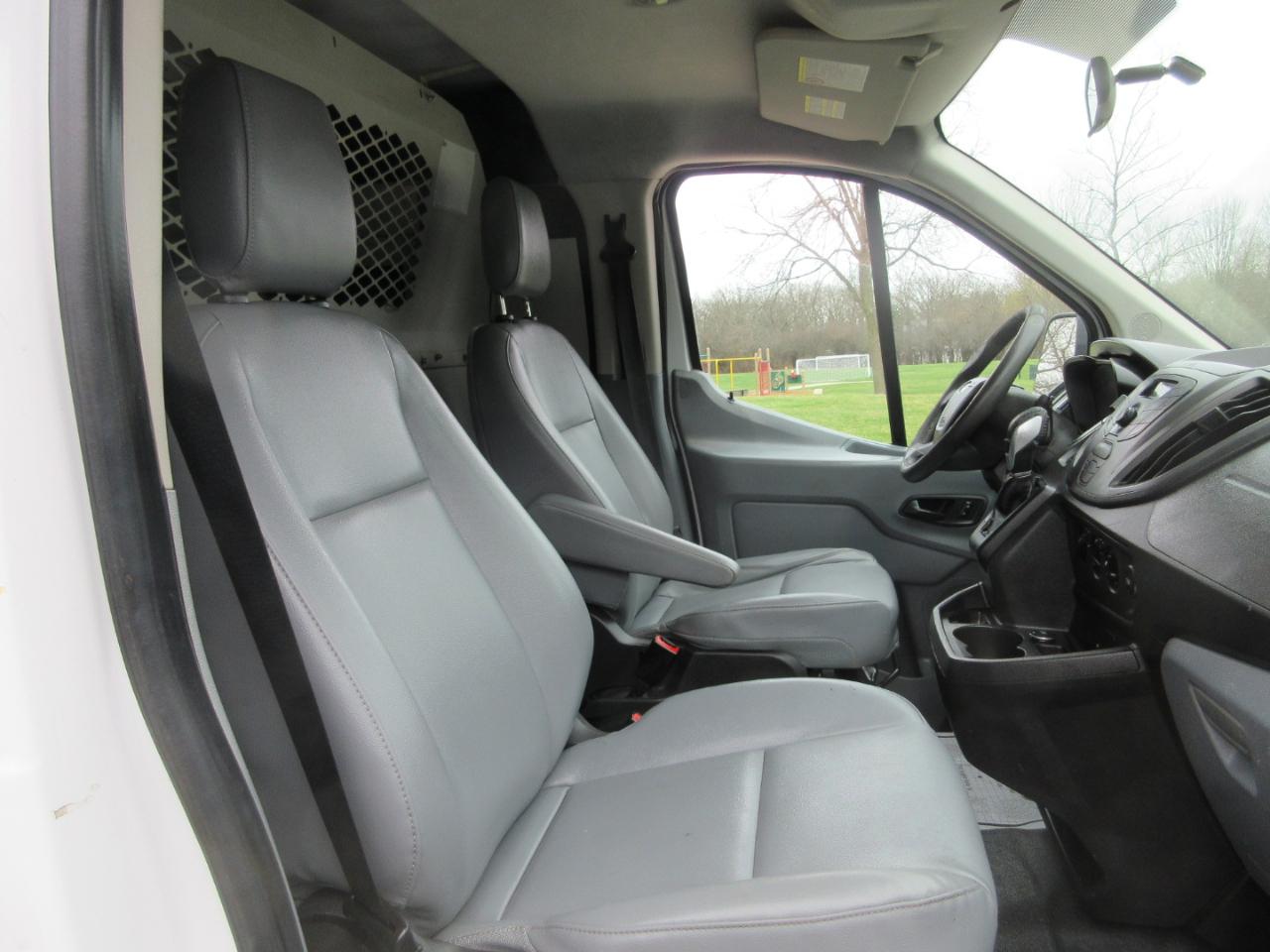 Ford Transit 150 Van Low Roof w/Sliding Pass. 130-in. WB 2015