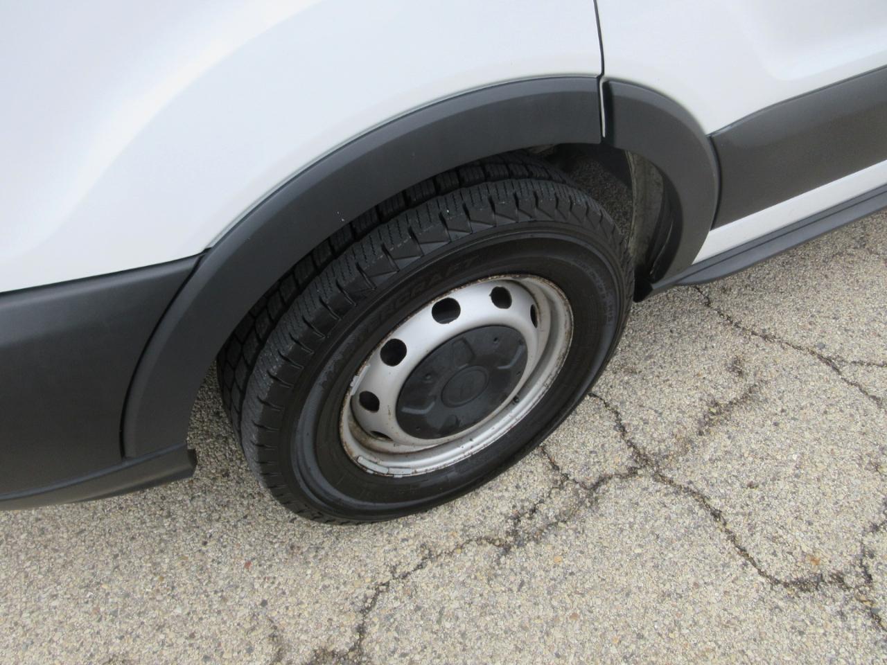 Ford Transit 150 Van Low Roof w/Sliding Pass. 130-in. WB 2015